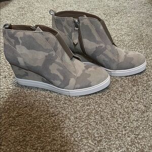 Women's Camouflage Wedge Sneakers